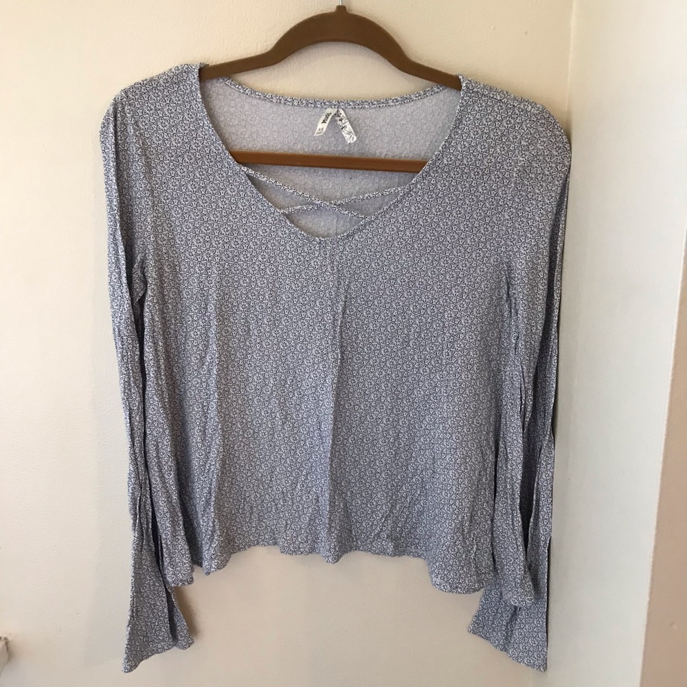 Flow-y Floral-patterned Bell-Sleeve Mudd Top